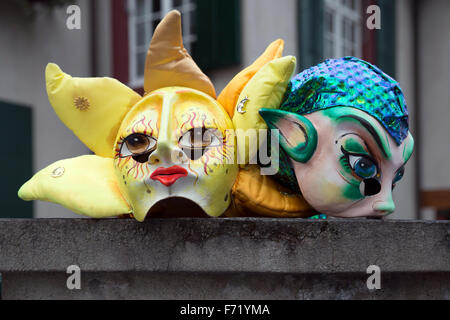 Due tipiche maschere di Carnevale di Basilea Foto Stock
