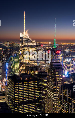 Midtown Manhattan skyline notturno, New York, Stati Uniti d'America Foto Stock