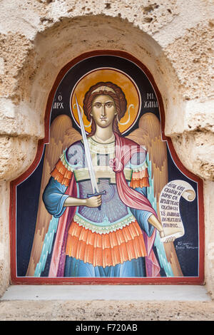 Santuario nel cortile del Santo Monastero di Santo Stefano, Meteora, Tessaglia, Grecia Foto Stock