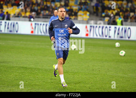 Kiev, Ucraina - 15 novembre 2013: Franck Ribery dei treni in Francia prima della Coppa del Mondo FIFA 2014 gioco qualificatore contro l'Ucraina su N Foto Stock