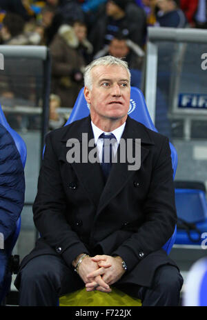 Kiev, Ucraina - 15 novembre 2013: Head Coach della Francia nazionale di calcio Didier Deschamps si affaccia su durante la Coppa del Mondo FIFA 2014 gioco qualificatore contro l'Ucraina il 15 novembre 2013 a Kiev, Ucraina Foto Stock