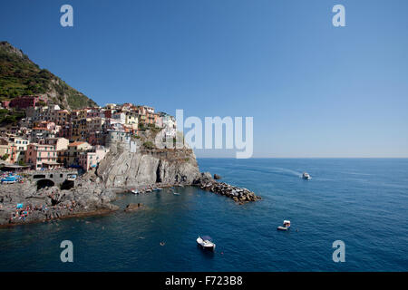 Il pittoresco villaggio di Manarola nel Parco Nazionale delle Cinque Terre, Italia. Foto Stock