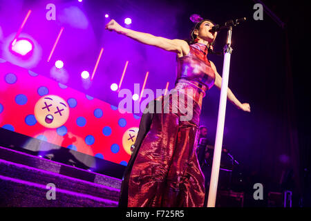 Manchester, Regno Unito. 23 Nov, 2015. Marina e i diamanti di eseguire al O2 Ritz di Manchester, 2015 Credit: Myles Wright/ZUMA filo/Alamy Live News Foto Stock