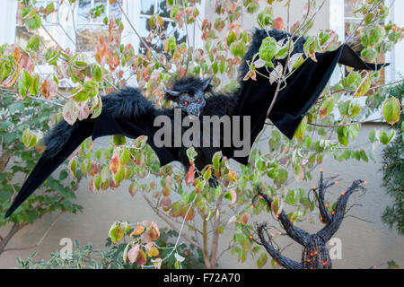 Festa di Halloween su Russell Street a Berkeley in California. Soprattutto per i bambini ma anche gli adulti non riesce a resistere! Foto Stock