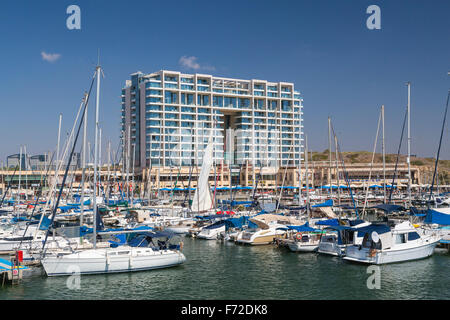 La Herzliya Marina Residences e il Ritz Carlton Hotel di Herzliya, Israele, Medio Oriente. Foto Stock