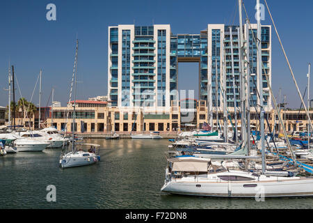 La Herzliya Marina Residences e il Ritz Carlton Hotel di Herzliya, Israele, Medio Oriente. Foto Stock