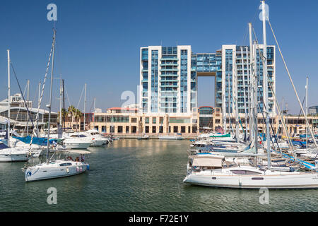 La Herzliya Marina Residences e il Ritz Carlton Hotel di Herzliya, Israele, Medio Oriente. Foto Stock