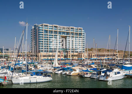 La Herzliya Marina Residences e il Ritz Carlton Hotel di Herzliya, Israele, Medio Oriente. Foto Stock