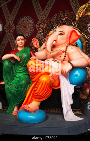 Ganesh idoli mantenuta per vendere, Pune, Maharashtra, India, Asia Foto Stock