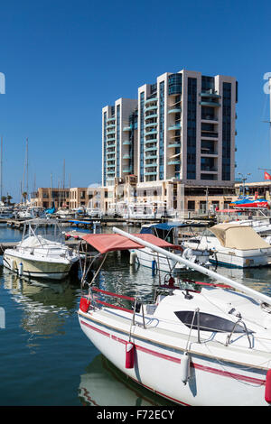 La Herzliya Marina Residences e il Ritz Carlton Hotel di Herzliya, Israele, Medio Oriente. Foto Stock