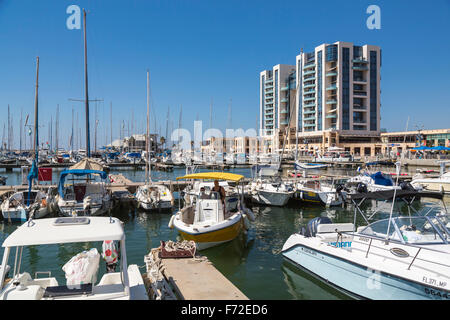 La Herzliya Marina Residences e il Ritz Carlton Hotel di Herzliya, Israele, Medio Oriente. Foto Stock