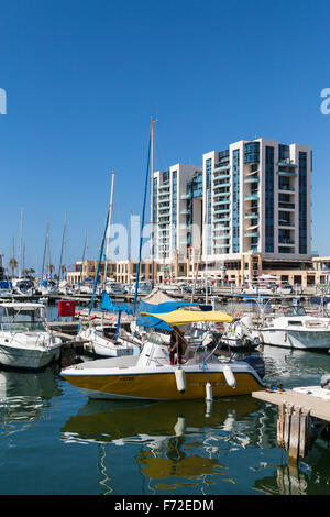 La Herzliya Marina Residences e il Ritz Carlton Hotel di Herzliya, Israele, Medio Oriente. Foto Stock