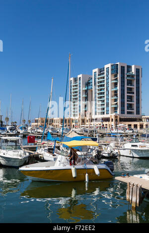 La Herzliya Marina Residences e il Ritz Carlton Hotel di Herzliya, Israele, Medio Oriente. Foto Stock