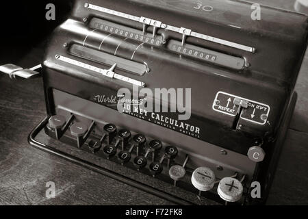 Originali antichi 10 key calcolatrice revival rétro registratore di cassa Foto Stock