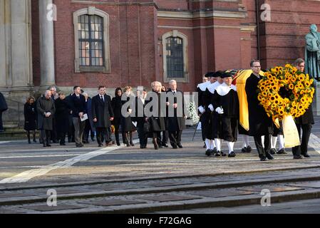 Amburgo, Germania. 23 Nov, 2015. 00973196 Novembre 23, 2015. Funerali di Stato ex Ovest il Cancelliere tedesco Helmut Schmidt di Amburgo, Germania./picture alliance Credit: dpa/Alamy Live News Foto Stock