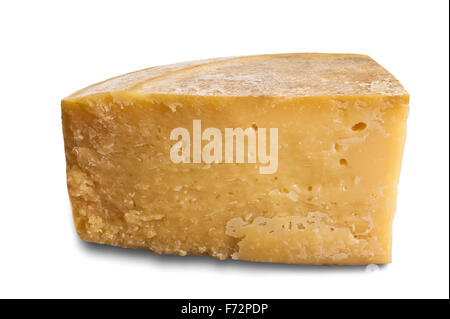 Pezzo di formaggio vecchio isolato su sfondo bianco Foto Stock