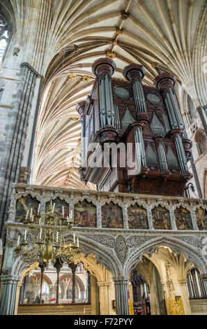 Interni e organo a canne della Cattedrale di Exeter, Devon, Inghilterra, Regno Unito Foto Stock