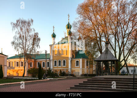 Pereslavl-Zalessky, Russia - 20 Ottobre 2015: Sacro e Nikolsky Pereslavsky convento. Chiesa dell'Annunciazione 1748 anno. Foto Stock