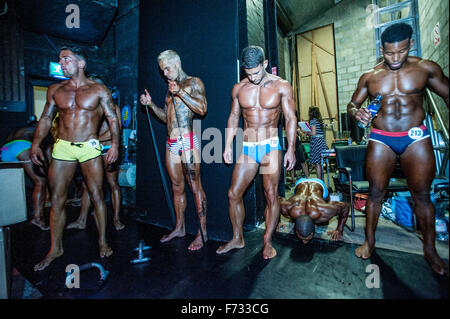 Backstage @ il puro Elite concorrenza Fitness @ la Becks Theatre Hayes concorrenti nel Regno Unito da tutti i sentieri della vita torna partecipare Foto Stock