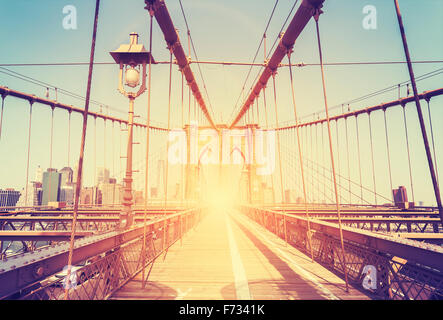 Vintage immagine stilizzata del Ponte di Brooklyn a New York City, Stati Uniti d'America. Foto Stock