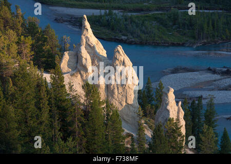 Piramidi di terra / Hoodoos nel Bow Valley, il Parco Nazionale di Banff, Alberta, montagne rocciose, Canada Foto Stock