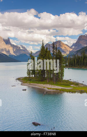 Spirito isola nel Lago Maligne, Jasper National Park, Alberta, Canadian Rockies, Canada Foto Stock