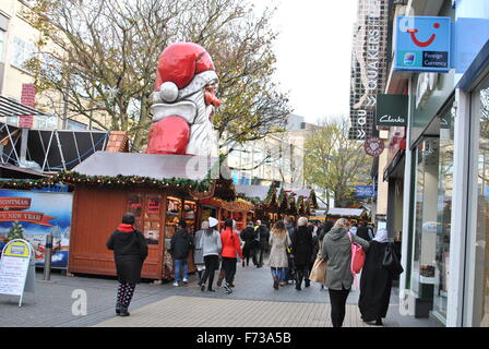 Natale sul mercato tedesco a Bristol, Inghilterra Foto Stock