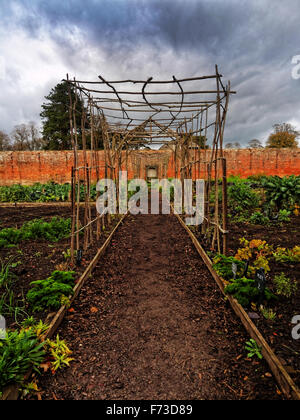 Berrington Hall è una country house si trova a circa 3 miglia a nord di Leominster, Herefordshire, Inghilterra, con giardini e costumi. Foto Stock