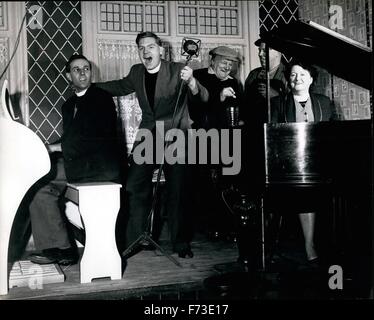 1964 - Il Rock 'n' roll parsons: la fede e il divertimento, nella gente del luogo: Il Forester rocce di armi per la musica del rev, Brian Webb e padrona di casa 'grazia Morris, e il canto del rev, Cirillo Blount, è uno dei ministri mobile parti regolari vi, goduti dai minatori e i loro amici. © Keystone Pictures USA/ZUMAPRESS.com/Alamy Live News Foto Stock