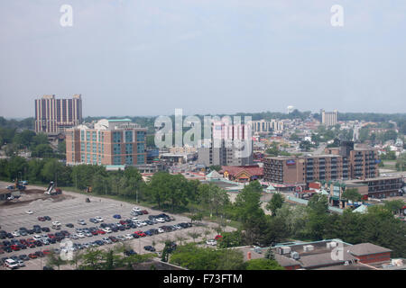 Clifton Hill City View. Vista da Niagara Skywheel, Clifton Hill, Niagara Falls, Ontario, Canada. Foto Stock