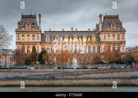 Paris City Hall, l'Hotel de Ville, in inverno Foto Stock