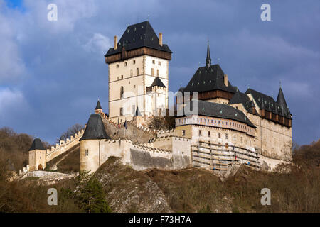 Karlstejn, splendido castello è una grande Royal castello gotico fondato 1348 CE da Carlo IV, re di Boemia. Rep ceca Foto Stock
