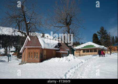 Escursione turistica in strada innevata, gulmarg, kashmir, india, asia Foto Stock