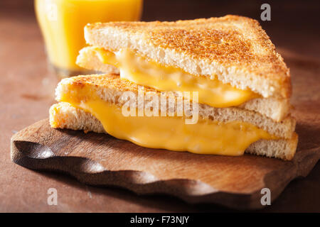 Formaggio alla griglia sandwich per la prima colazione Foto Stock