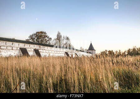 Pereslavl-Zalessky, Russia - 20 Ottobre 2015: Goritsky monastero della Dormizione, essa era fondata nella prima metà del XIV centur Foto Stock