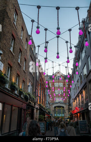 Carnaby e Cantone street con decorazione a Londra, Regno Unito Foto Stock