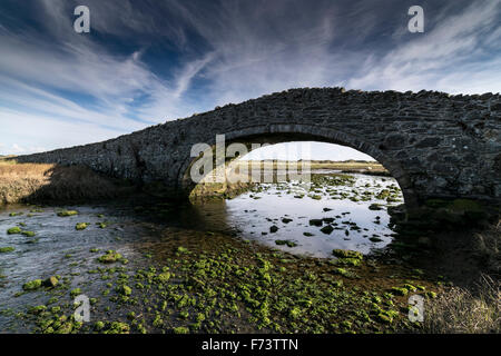 Aberffraw packhorse bridge su Anglesey North Wales Foto Stock