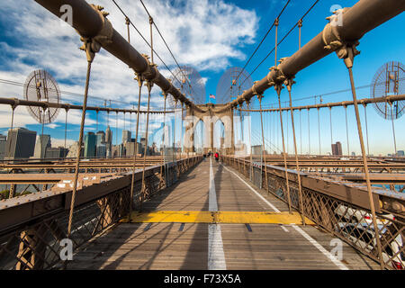 Passaggio pedonale sul ponte di Brooklyn, New York, Stati Uniti d'America Foto Stock