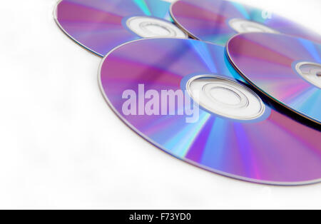 Cd e dvd isolato in bianco Foto Stock