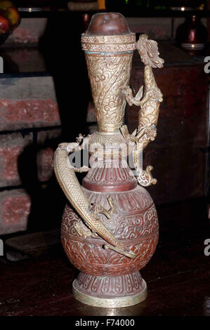 Antiquariato brocca vino, Goa, India, Asia Foto Stock