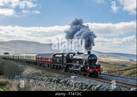 Il Fellsman treno a vapore Leander a Ribblehead Foto Stock