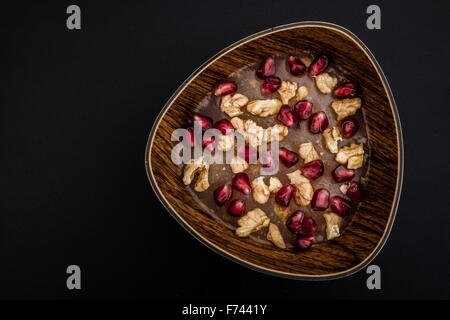 Dolce turco Ashura, Noè, budino con i semi di melograno e noci Foto Stock