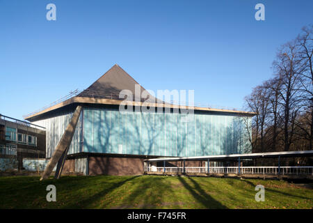 La facciata esterna del Commonwealth Institute di essere convertite nel nuovo Design Museum, Kensington, London, Regno Unito Foto Stock