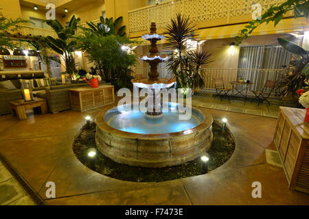 Atrio Interno area di sosta di un hotel in California Foto Stock