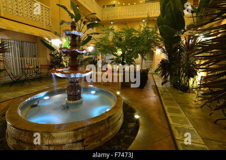 Atrio Interno area di sosta di un hotel in California Foto Stock