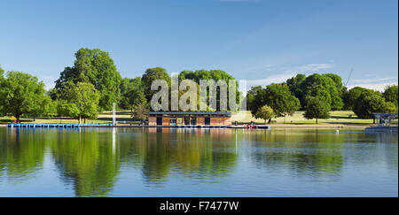 Il Boathouse a serpentina, Hyde Park, London, England, Regno Unito Foto Stock