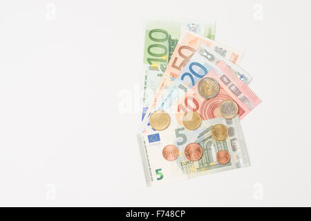 Varie euro Banconote e monete con valore diverso Foto Stock