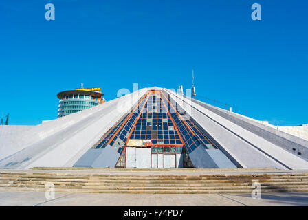 Piramida, piramide, Qendra Nderkombetare e Kultures Arbnori, centro internazionale della cultura, Tirana, Albania Foto Stock