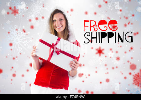 Immagine composita di pretty santa ragazza regalo di contenimento Foto Stock