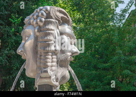 Trieste Giano, veduta della Fontana di Giano all'entrata del viale alberato del viale XX settembre nella città di Trieste. Foto Stock